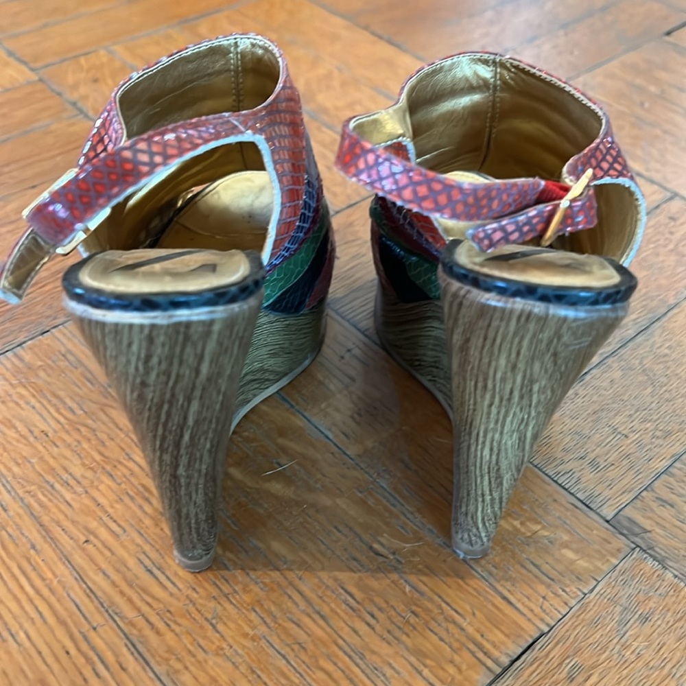Sergio Zelcer - Retro rainbow wedge. ADORABLE & SEXY! 👠 - Picture 3 of 5